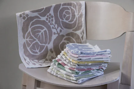 【連載】三浦野菜の魅力を伝えるデザインプロジェクト「三浦野菜のキッチンタオル」みうら夜市でデビュー!